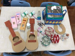 手作り楽器が勢揃い 理究が運営する学童保育事業
